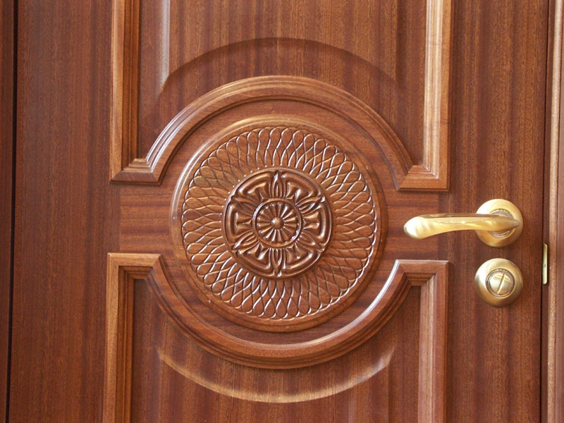 Двери с резьбой